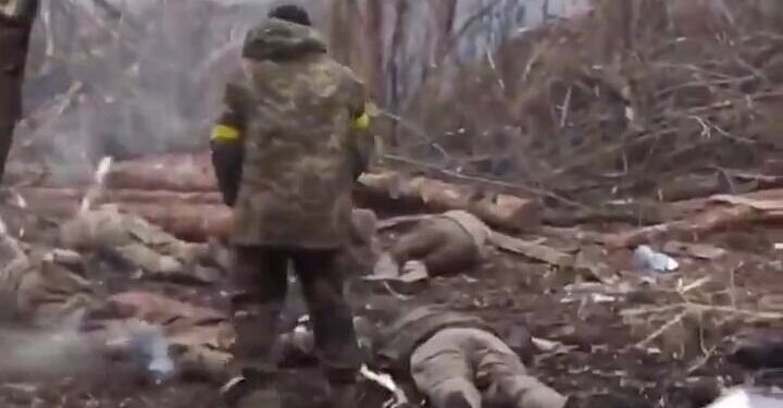 СРОЧНО: Российские оккупанты расстреляли еще 6 украинских военнопленных